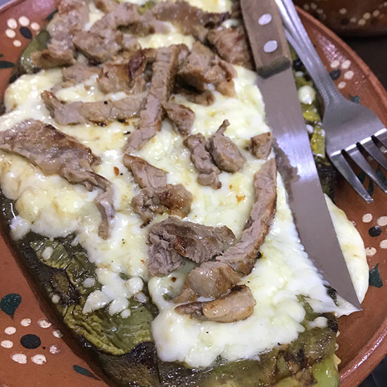 Huarache de Nopal con Arrachera en El Mixiotito